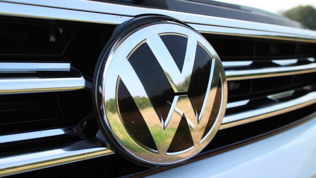 620 millones pagara Volkswagen a 200.000 clientes por le dieselgate.1920