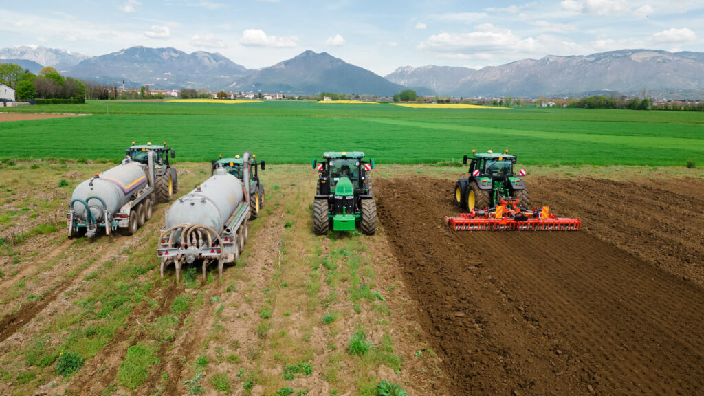 recambios-en-la-maquinaria-agricola-en-otonho-1920.jpg